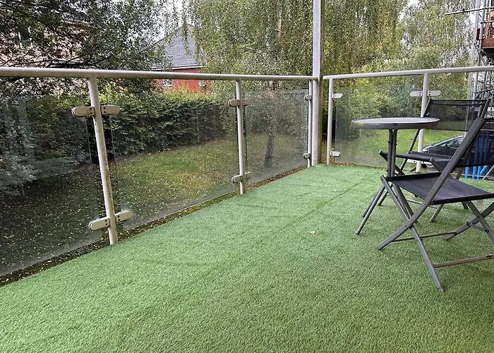 2 Bedrooms Luxurious Apartment In Luton