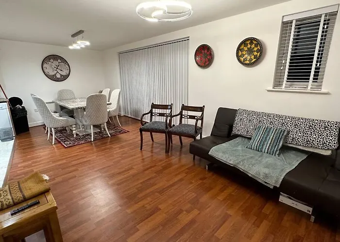 2 Bedrooms Luxurious Apartment In Luton