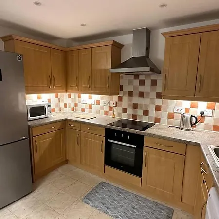 2 Bedrooms Luxurious Apartment In Luton Лутон Экстерьер фото
