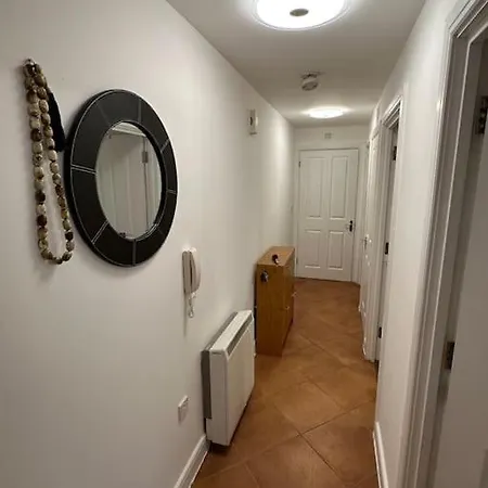 2 Bedrooms Luxurious Apartment In Luton Лутон Экстерьер фото