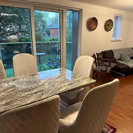 2 Bedrooms Luxurious Apartment In Luton Лутон Экстерьер фото