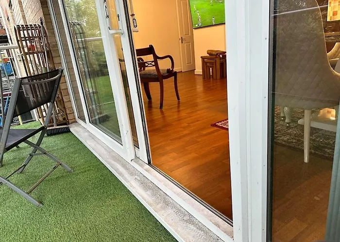 2 Bedrooms Luxurious Apartment In Luton