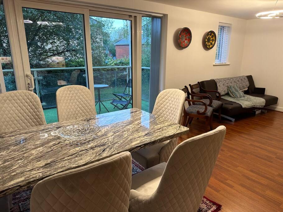2 Bedrooms Luxurious In Luton Luton (Bedfordshire)